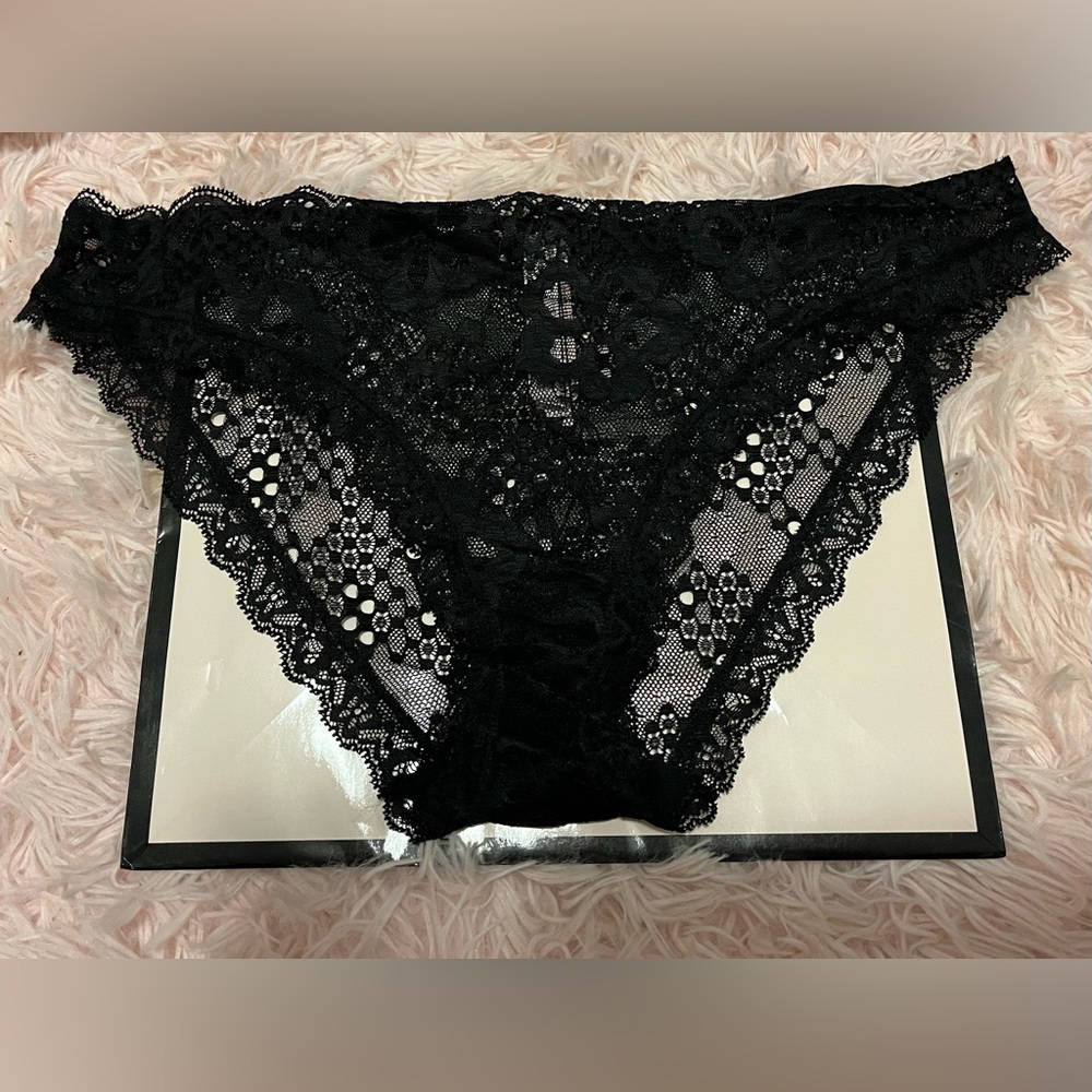 NWT Victoria’s Secret Lace Panty
